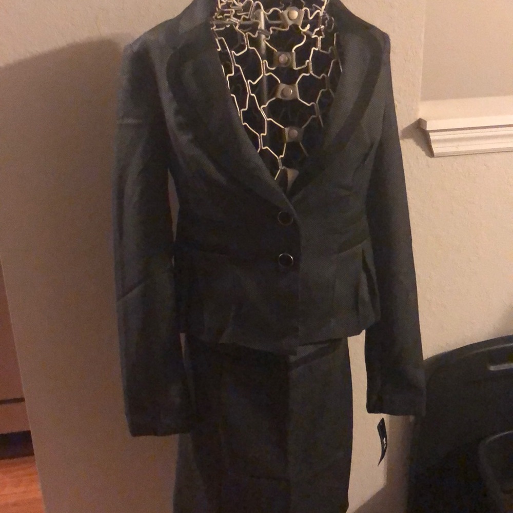 🌹NWT BCX Jacket & skirt suit beautiful pattern🌹